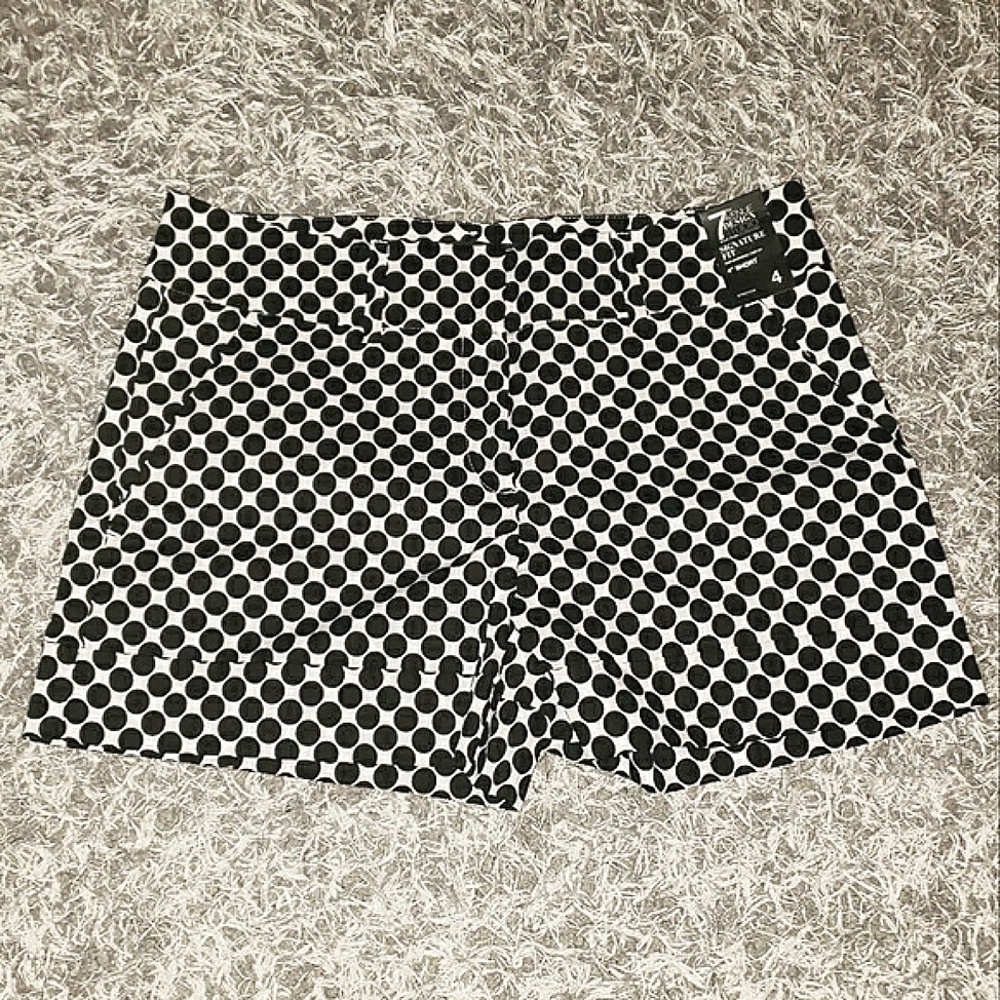 New York and Company Shorts, Size 4